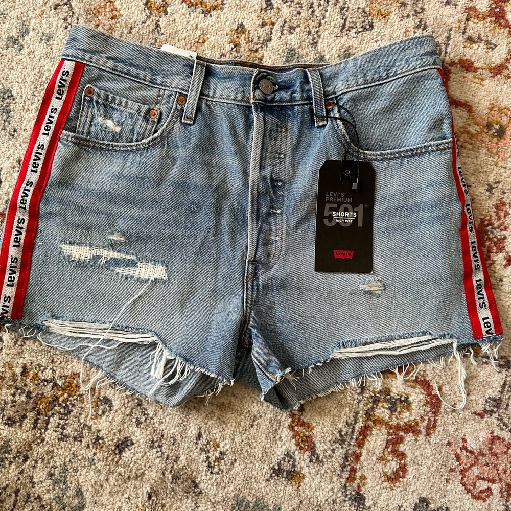 NWT Levi’s 501 high rise denim shorts size 31
